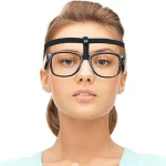 گذاشتن عینک بعد از عمل بینی